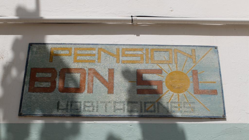 Hostal Bon Sol Sant Ferran de Ses Roques Zewnętrze zdjęcie