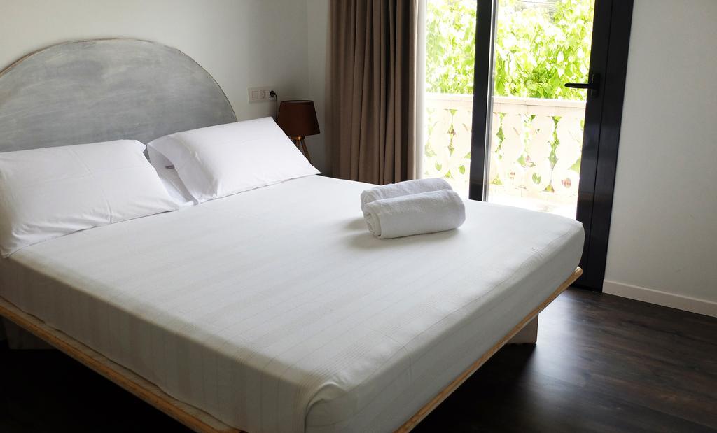 Hostal Bon Sol Sant Ferran de Ses Roques Zewnętrze zdjęcie